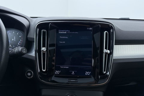 Volvo XC40 2.0 T4 Momentum | Harman/Kardon | Panoramadak | 360° Camera | Trekhaak | BLIS | Camera