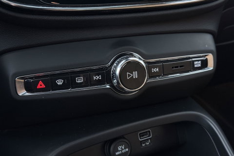 Volvo XC40 2.0 T4 Momentum | Harman/Kardon | Panoramadak | 360° Camera | Trekhaak | BLIS | Camera