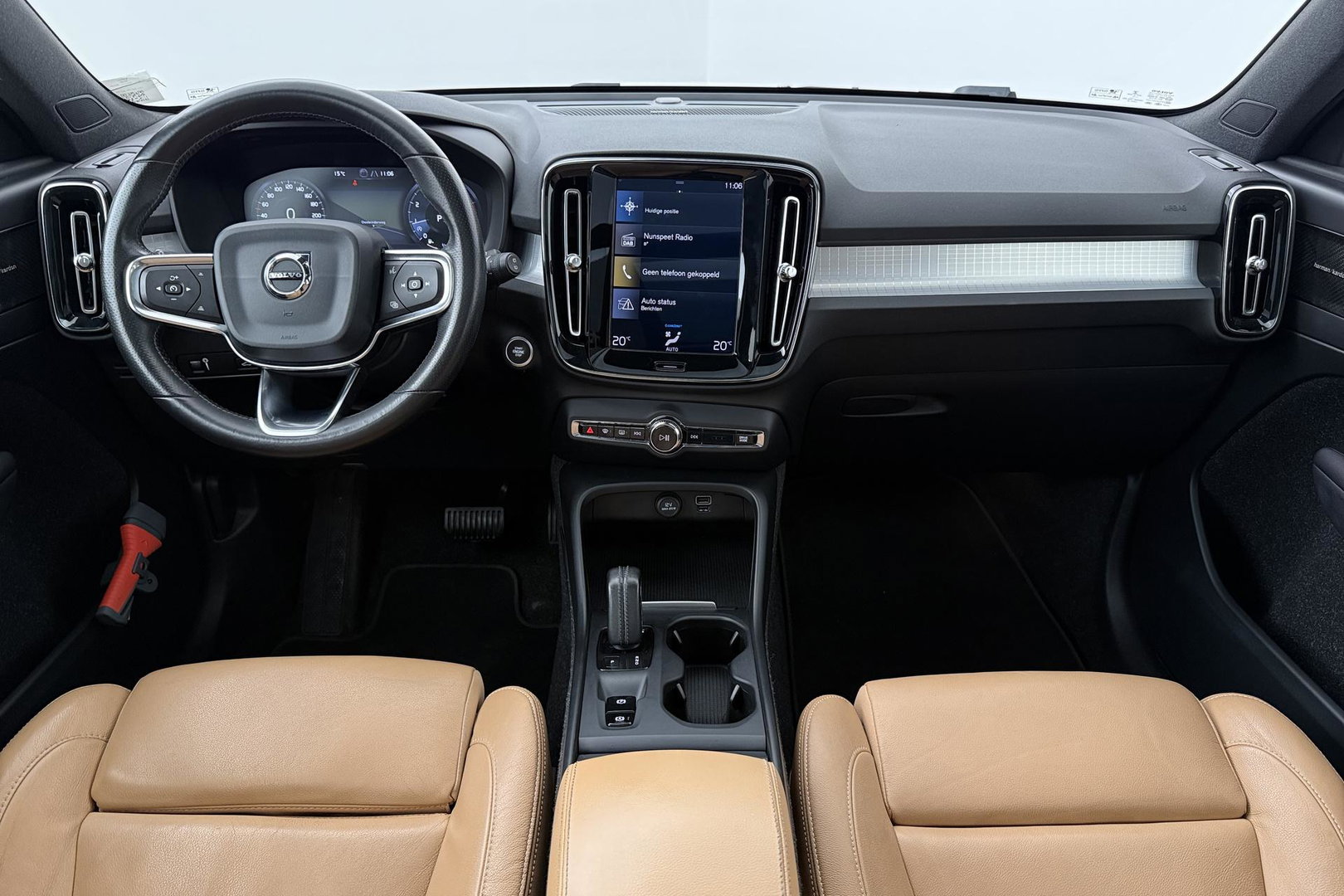 Volvo XC40 2.0 T4 Momentum | Harman/Kardon | Panoramadak | 360° Camera | Trekhaak | BLIS | Camera