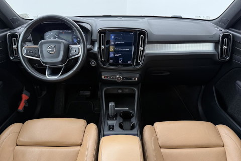 Volvo XC40 2.0 T4 Momentum | Harman/Kardon | Panoramadak | 360° Camera | Trekhaak | BLIS | Camera