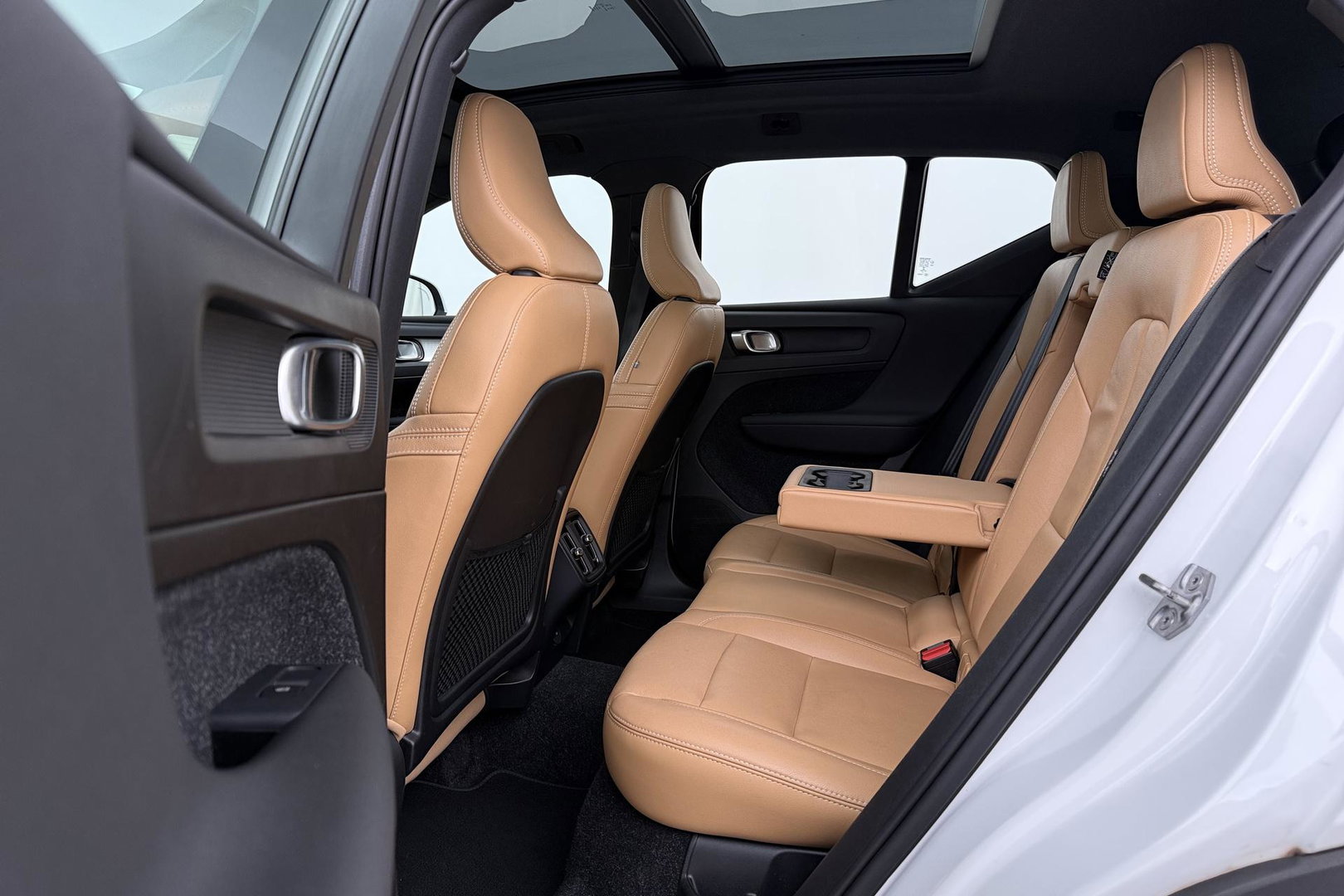 Volvo XC40 2.0 T4 Momentum | Harman/Kardon | Panoramadak | 360° Camera | Trekhaak | BLIS | Camera