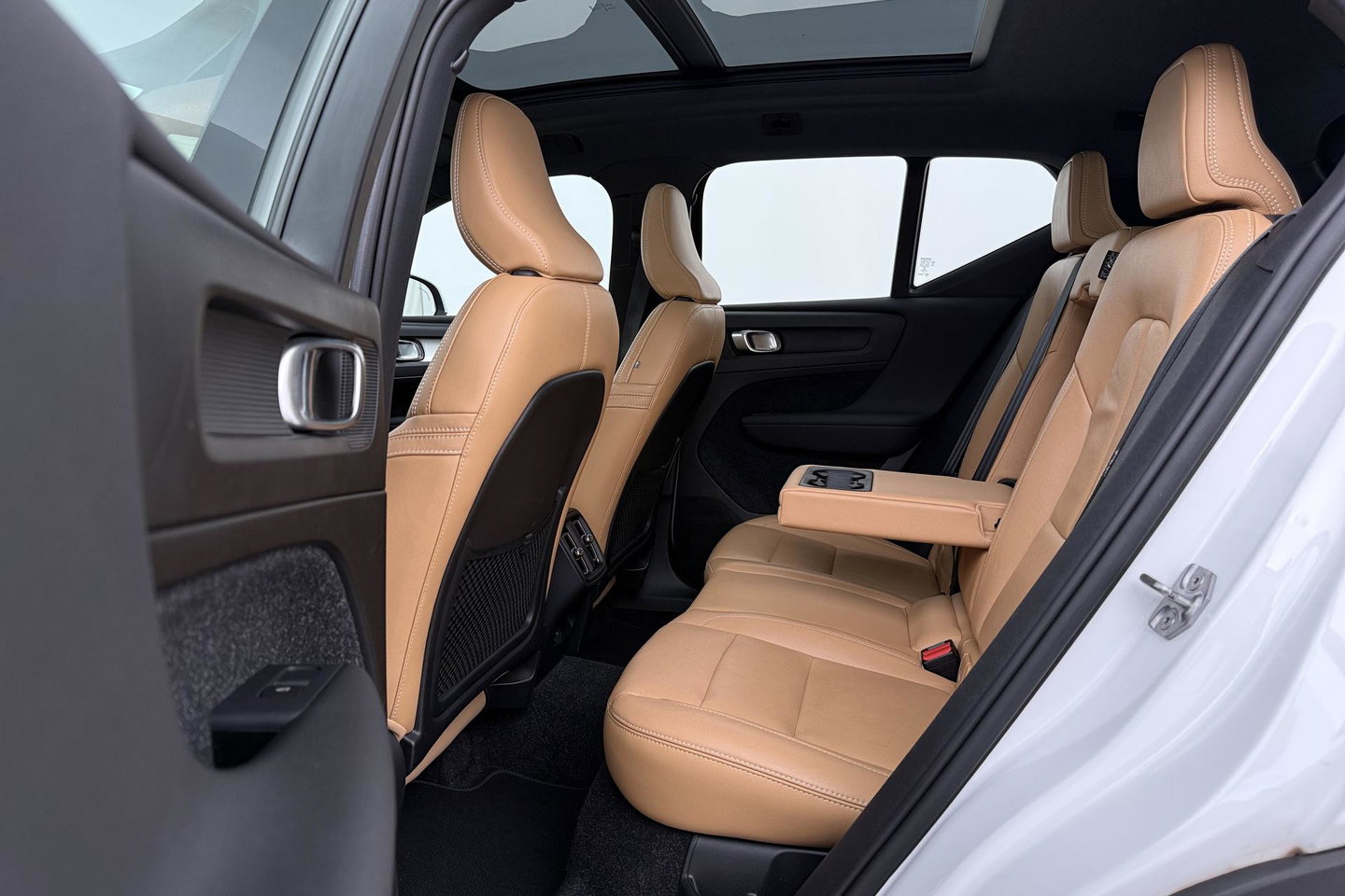 Volvo XC40 2.0 T4 Momentum | Harman/Kardon | Panoramadak | 360° Camera | Trekhaak | BLIS | Camera