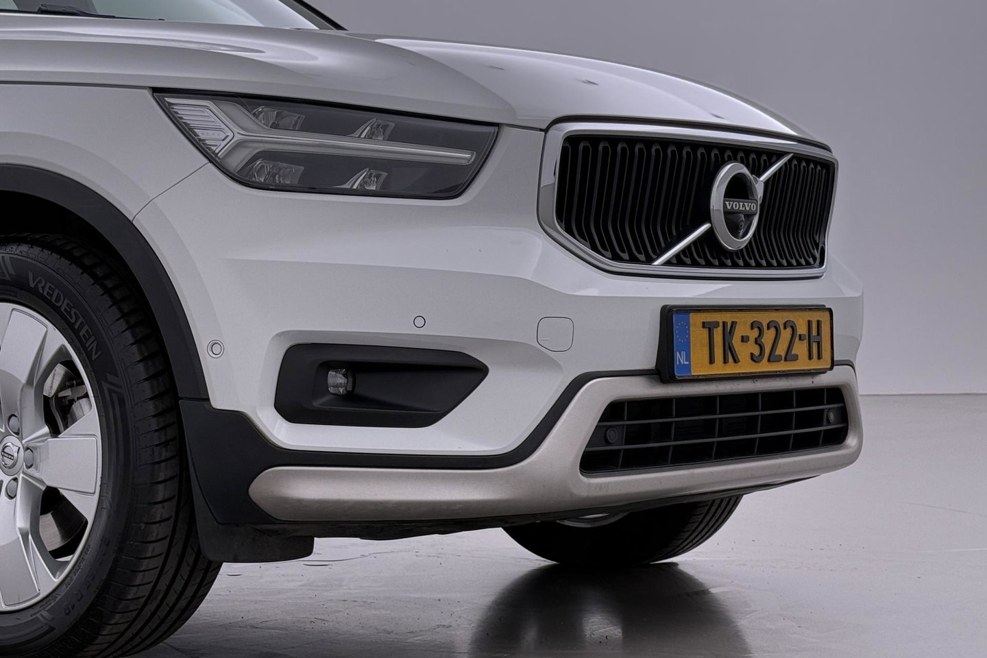 Volvo XC40 2.0 T4 Momentum | Harman/Kardon | Panoramadak | 360° Camera | Trekhaak | BLIS | Camera