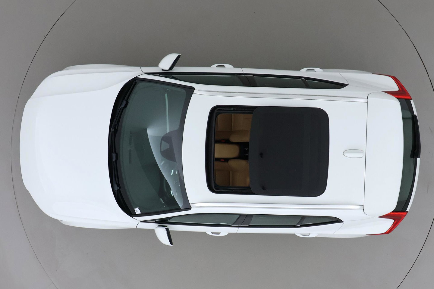 Volvo XC40 2.0 T4 Momentum | Harman/Kardon | Panoramadak | 360° Camera | Trekhaak | BLIS | Camera