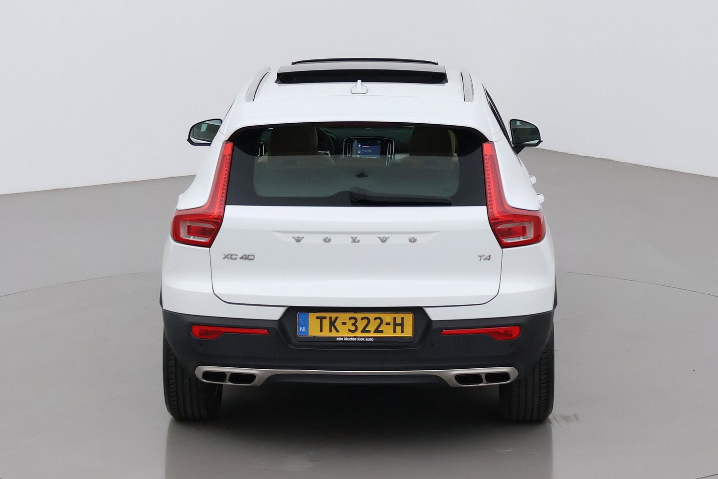 Volvo XC40 2.0 T4 Momentum | Harman/Kardon | Panoramadak | 360° Camera | Trekhaak | BLIS | Camera