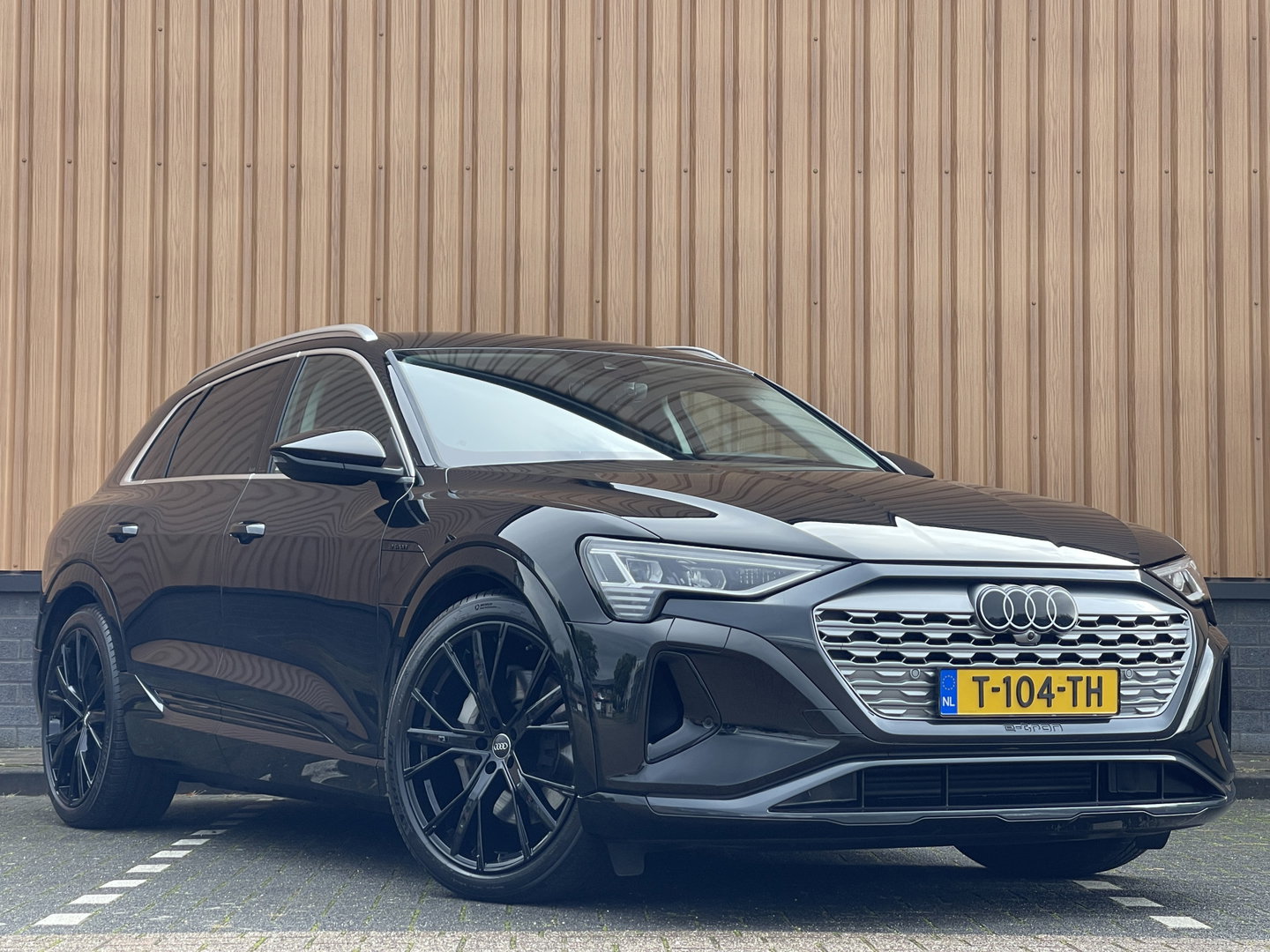 Audi Q8 e-tron 50 quattro Advanced Edition 95 kWh | Head-Up Display | Elektrische Stoelen + Geheugen |  Apple Carplay | Android Auto | Luchtvering | Adaptieve Cruise Control | Navigatie | Stoelverwarming |