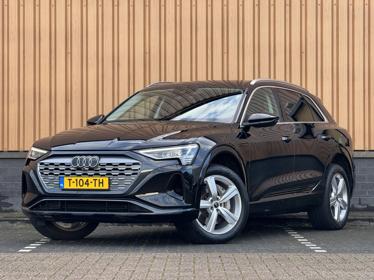 Audi Q8 e-tron 50 quattro Advanced Edition 95 kWh | Head-Up Display | Elektrische Stoelen + Geheugen |  Apple Carplay | Android Auto | Luchtvering | Adaptieve Cruise Control | Navigatie | Stoelverwarming |