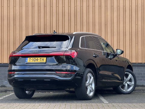 Audi Q8 e-tron 50 quattro Advanced Edition 95 kWh | Head-Up Display | Elektrische Stoelen + Geheugen |  Apple Carplay | Android Auto | Luchtvering | Adaptieve Cruise Control | Navigatie | Stoelverwarming |