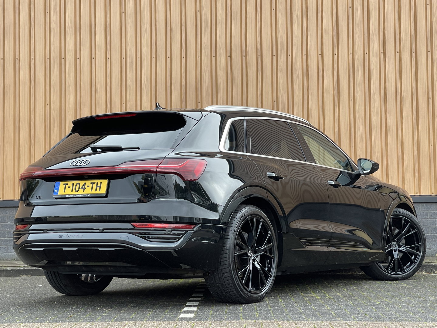 Audi Q8 e-tron 50 quattro Advanced Edition 95 kWh | Head-Up Display | Elektrische Stoelen + Geheugen |  Apple Carplay | Android Auto | Luchtvering | Adaptieve Cruise Control | Navigatie | Stoelverwarming |