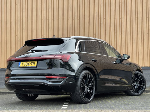 Audi Q8 e-tron 50 quattro Advanced Edition 95 kWh | Head-Up Display | Elektrische Stoelen + Geheugen |  Apple Carplay | Android Auto | Luchtvering | Adaptieve Cruise Control | Navigatie | Stoelverwarming |