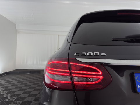 Mercedes-Benz C-Klasse Estate 300 e Business Solution AMG-Limited (Plug-in) {SoH-97%} (INCL-BTW) Aut. *LEATHER-ALCANTARA | MULTIBEAM-LED | NAVI-FULLMAP | TOPVIEW | DAB | CARPLAY | DIGI-COCKPIT | HEATED-SPORTSEATS | KEYLESS | PRIVACY-GLASS | SHIFTPADDLES | TOWBAR | 18"