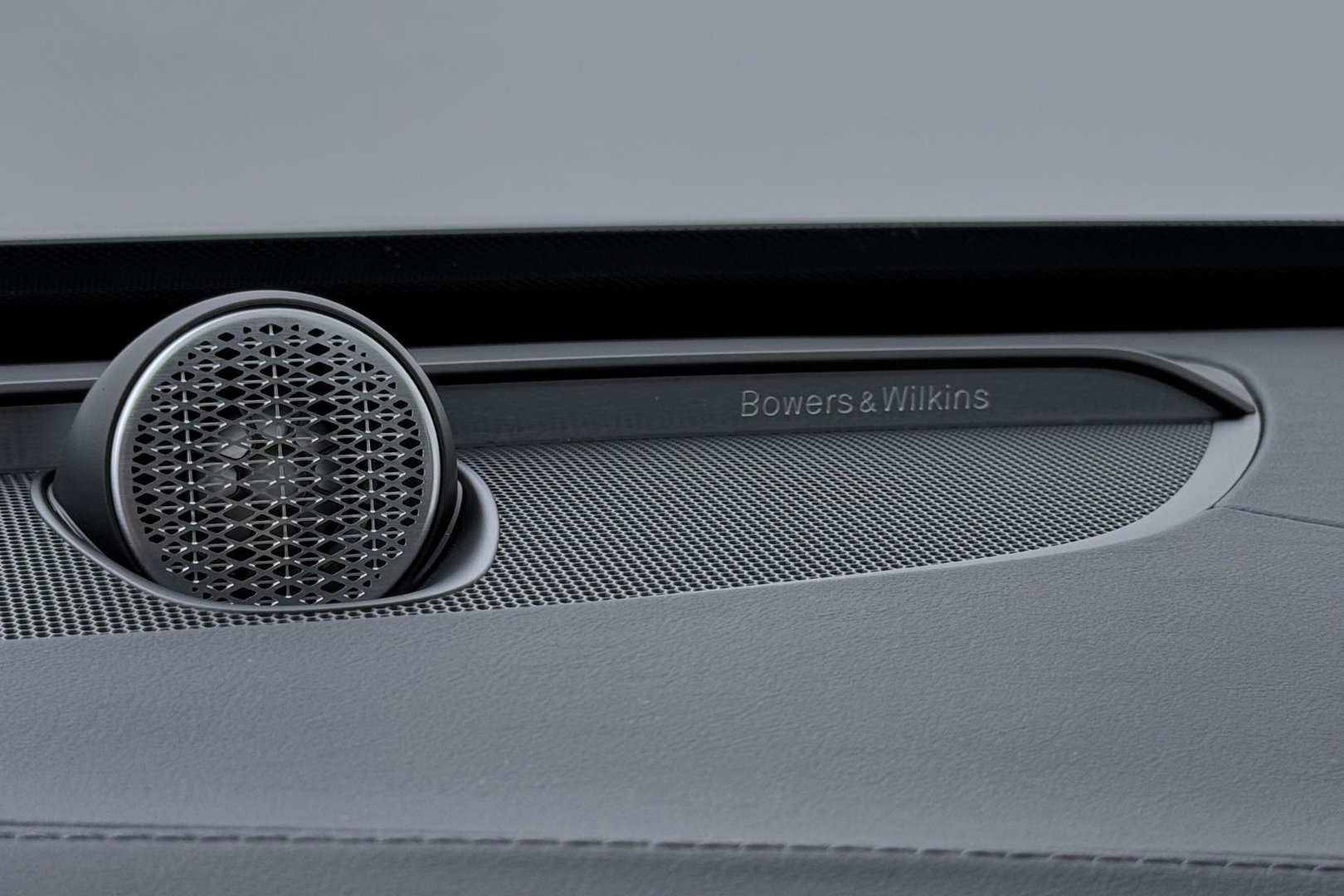 Volvo XC90 T8 Ultra Dark | HEICO | Luchtvering | Stoelventilatie | Panoramadak | 22 inch