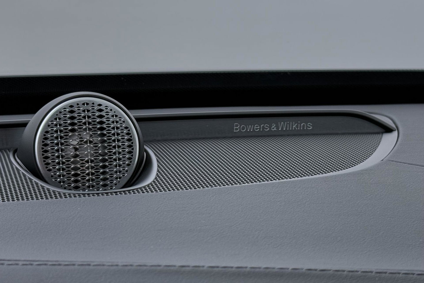 Volvo XC90 T8 Ultra Dark | HEICO | Luchtvering | Stoelventilatie | Panoramadak | 22 inch