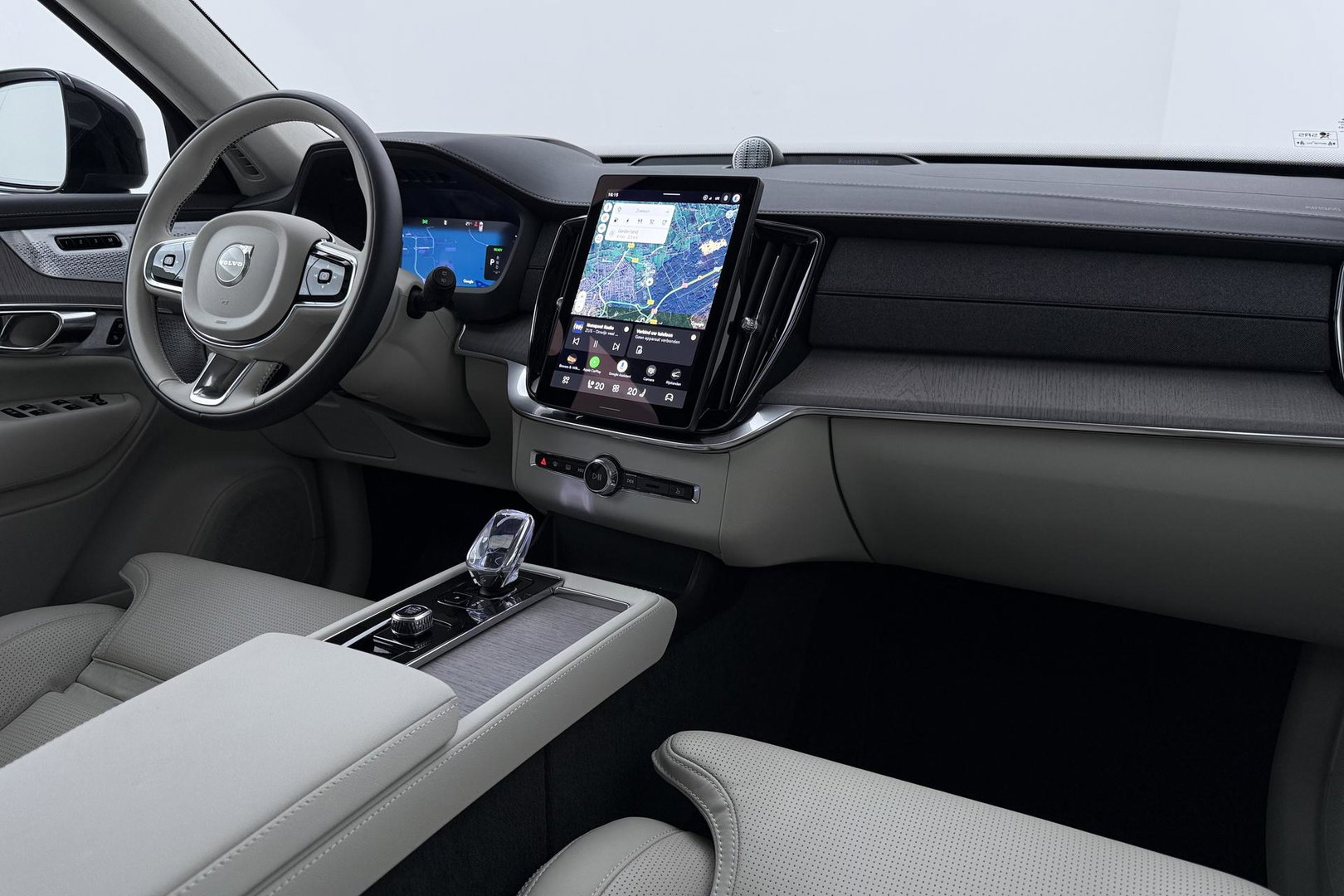 Volvo XC90 T8 Ultra Dark | HEICO | Luchtvering | Stoelventilatie | Panoramadak | 22 inch