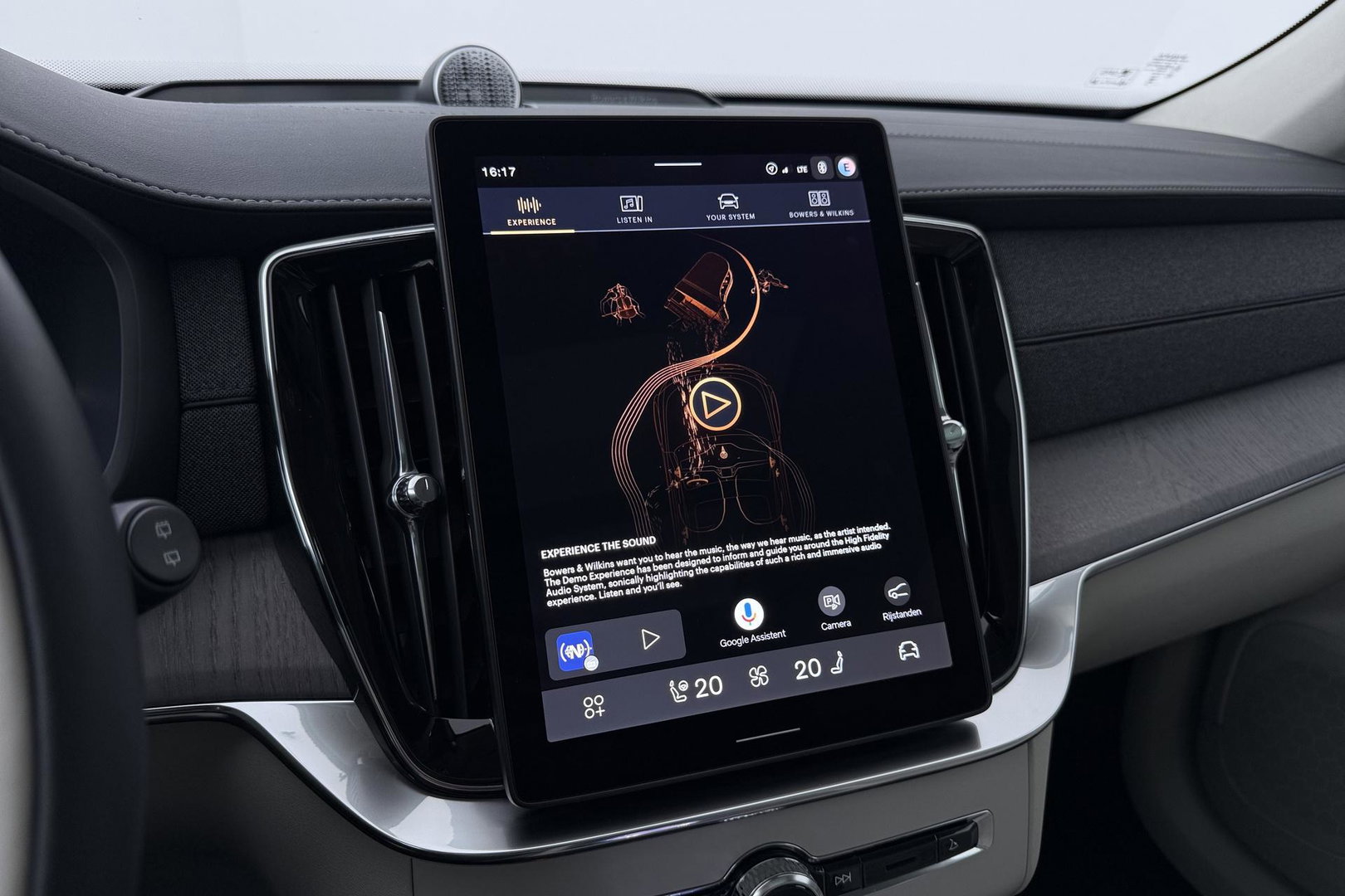 Volvo XC90 T8 Ultra Dark | HEICO | Luchtvering | Stoelventilatie | Panoramadak | 22 inch