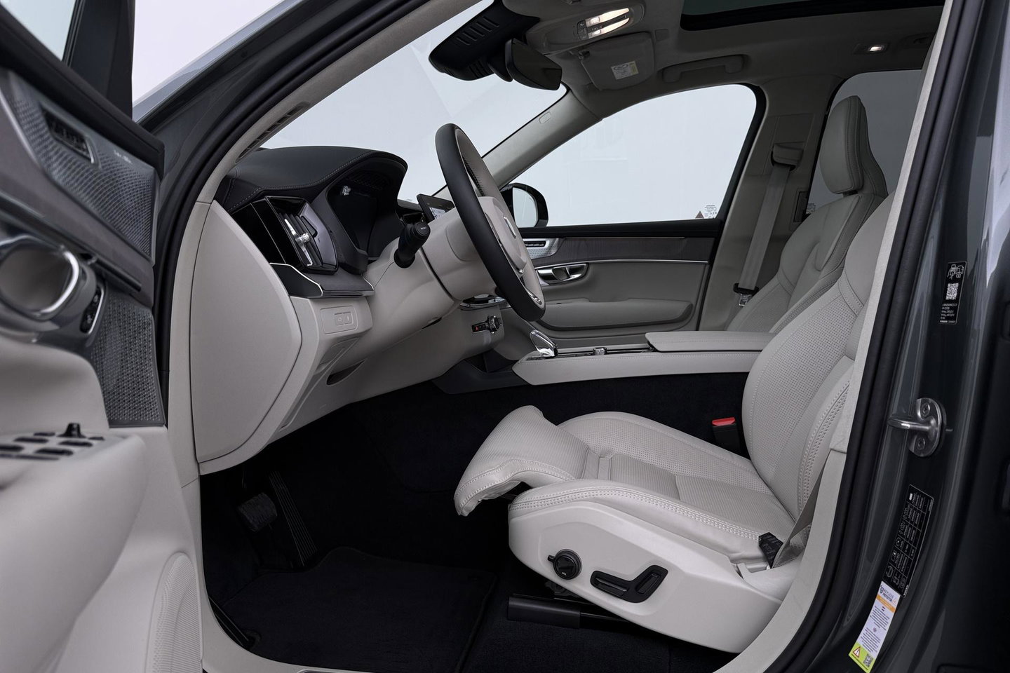 Volvo XC90 T8 Ultra Dark | HEICO | Luchtvering | Stoelventilatie | Panoramadak | 22 inch
