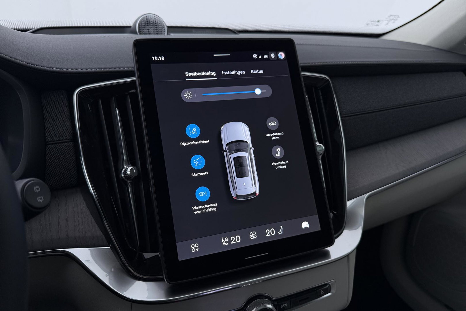 Volvo XC90 T8 Ultra Dark | HEICO | Luchtvering | Stoelventilatie | Panoramadak | 22 inch
