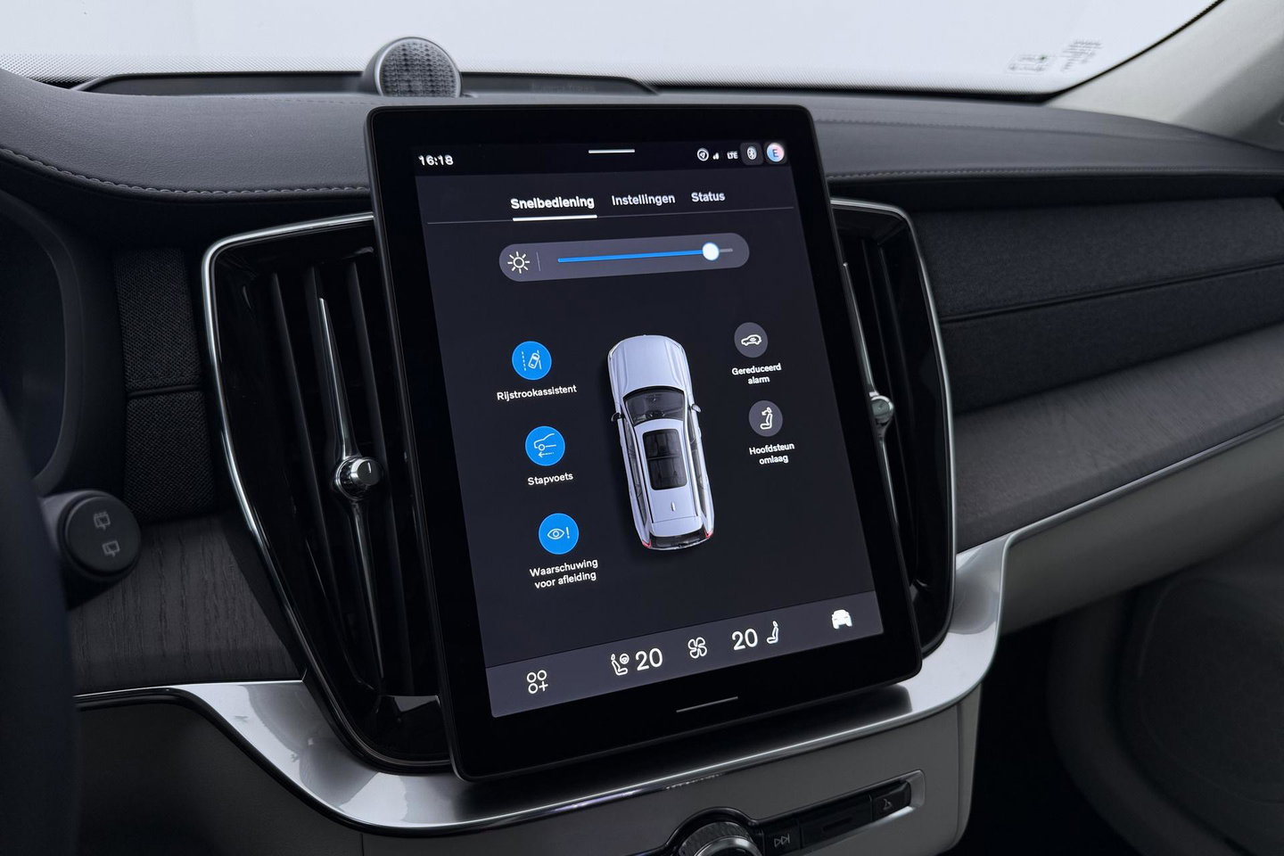 Volvo XC90 T8 Ultra Dark | HEICO | Luchtvering | Stoelventilatie | Panoramadak | 22 inch
