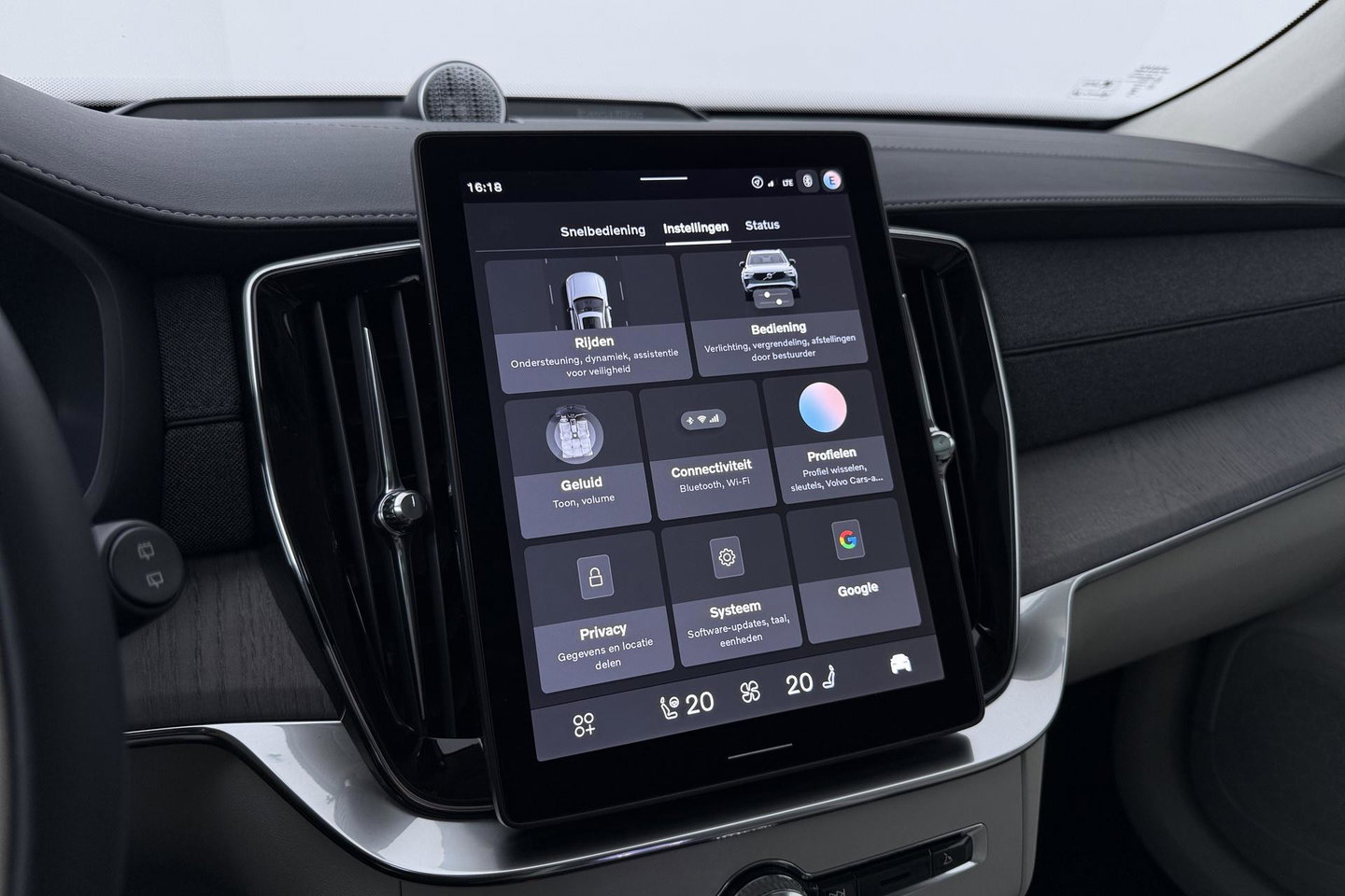 Volvo XC90 T8 Ultra Dark | HEICO | Luchtvering | Stoelventilatie | Panoramadak | 22 inch