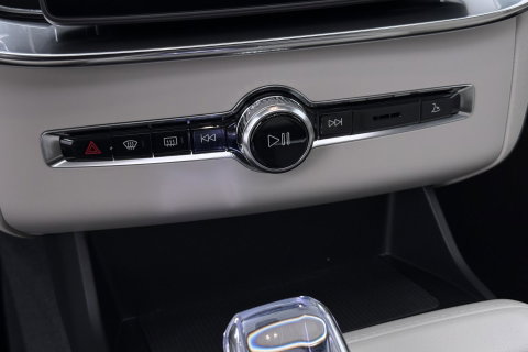 Volvo XC90 T8 Ultra Dark | HEICO | Luchtvering | Stoelventilatie | Panoramadak | 22 inch