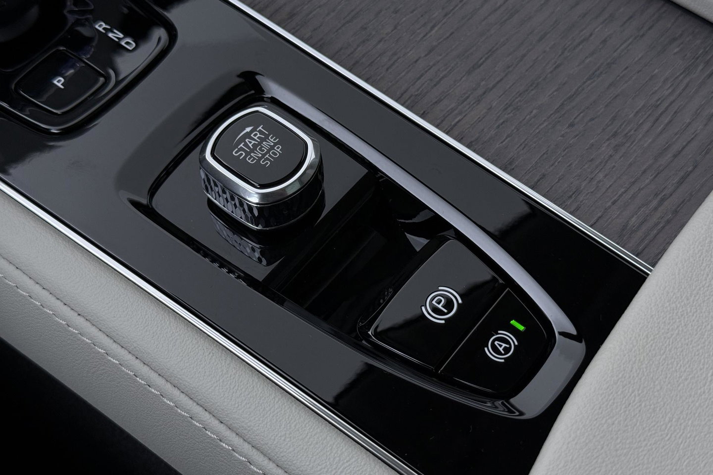 Volvo XC90 T8 Ultra Dark | HEICO | Luchtvering | Stoelventilatie | Panoramadak | 22 inch