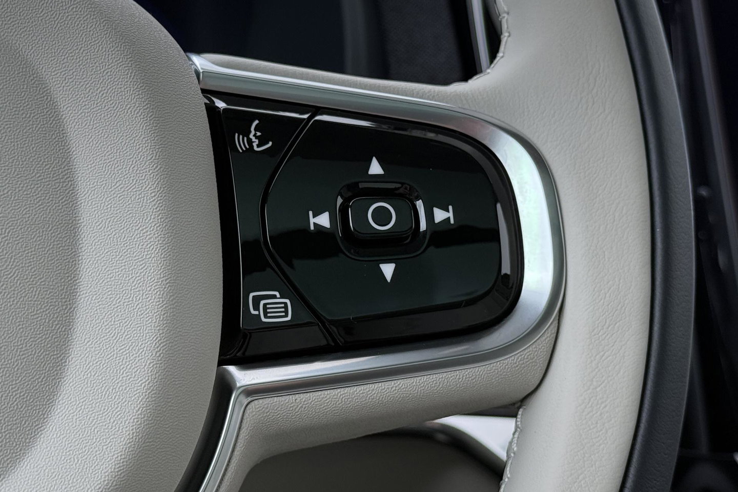 Volvo XC90 T8 Ultra Dark | HEICO | Luchtvering | Stoelventilatie | Panoramadak | 22 inch