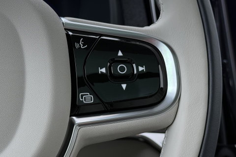 Volvo XC90 T8 Ultra Dark | HEICO | Luchtvering | Stoelventilatie | Panoramadak | 22 inch