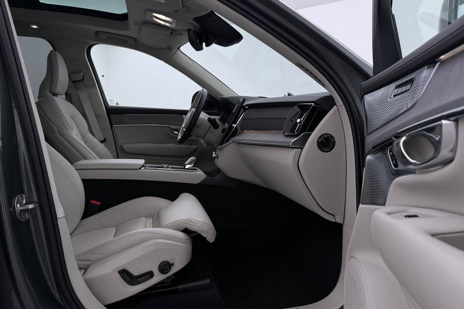 Volvo XC90 T8 Ultra Dark | HEICO | Luchtvering | Stoelventilatie | Panoramadak | 22 inch