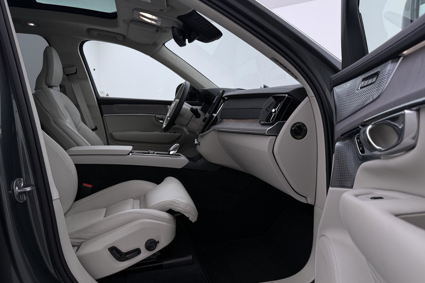 Volvo XC90 T8 Ultra Dark | HEICO | Luchtvering | Stoelventilatie | Panoramadak | 22 inch