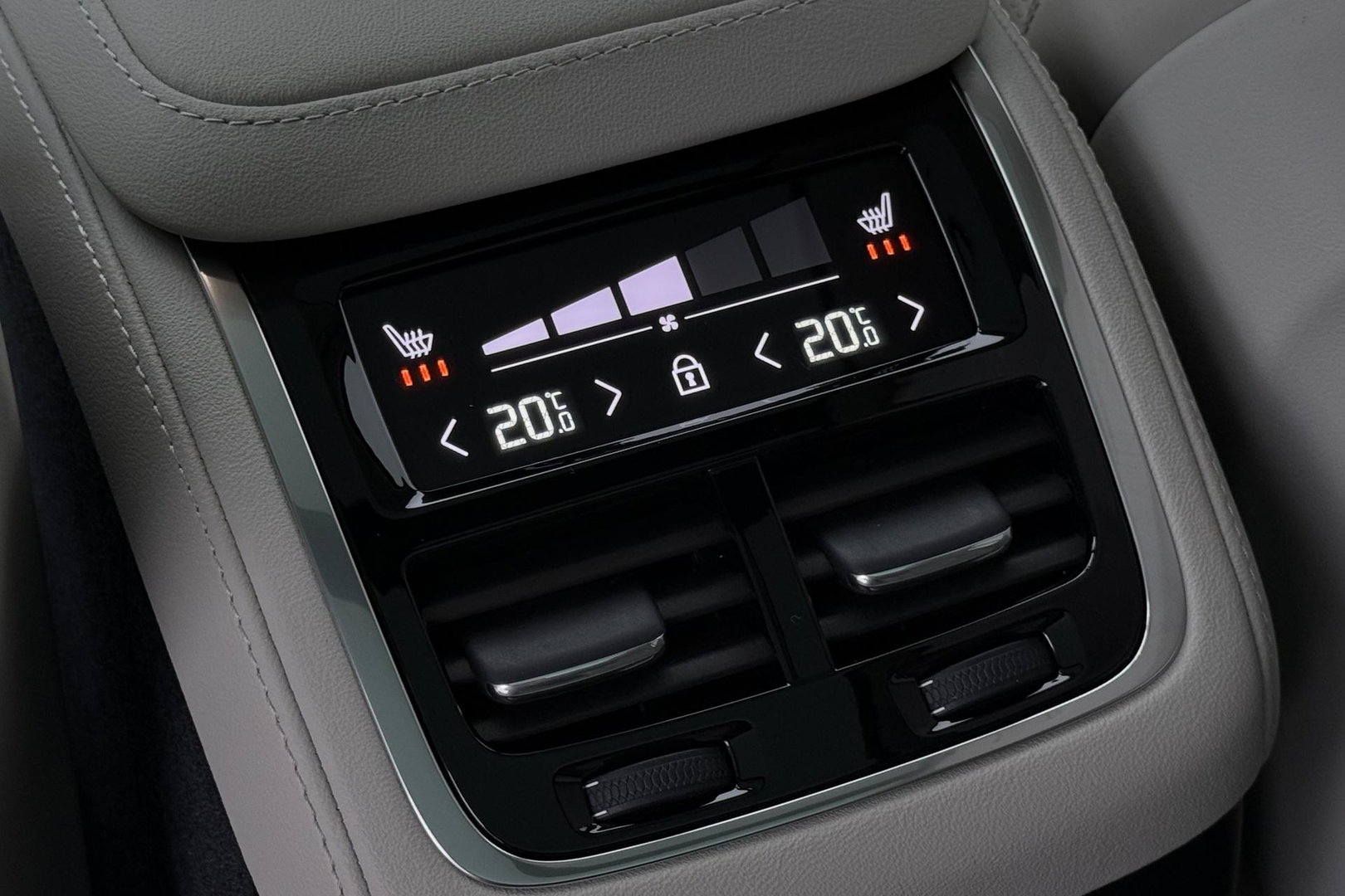 Volvo XC90 T8 Ultra Dark | HEICO | Luchtvering | Stoelventilatie | Panoramadak | 22 inch