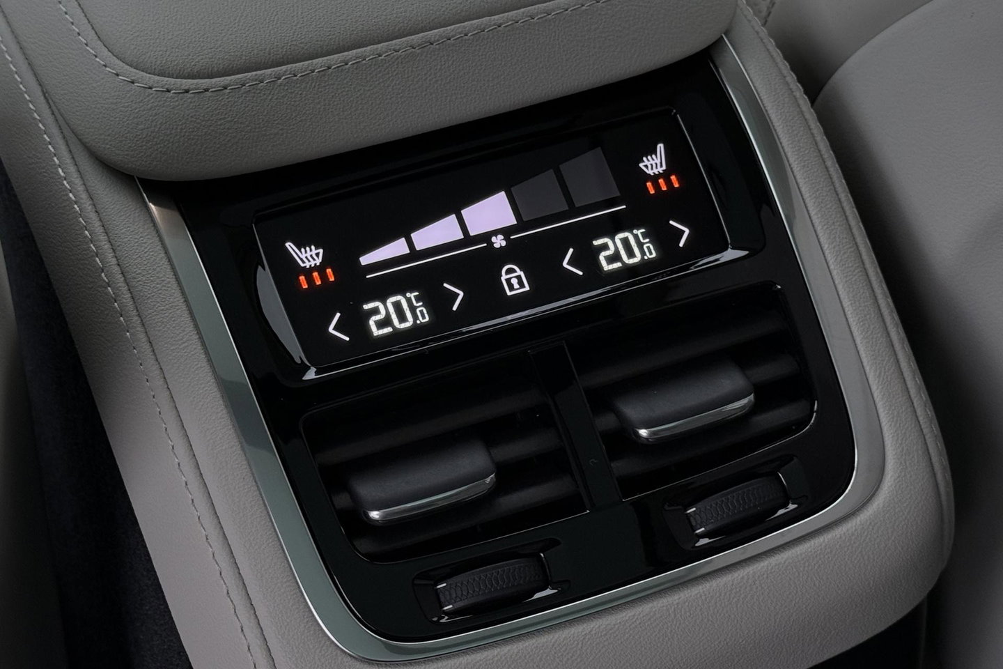 Volvo XC90 T8 Ultra Dark | HEICO | Luchtvering | Stoelventilatie | Panoramadak | 22 inch