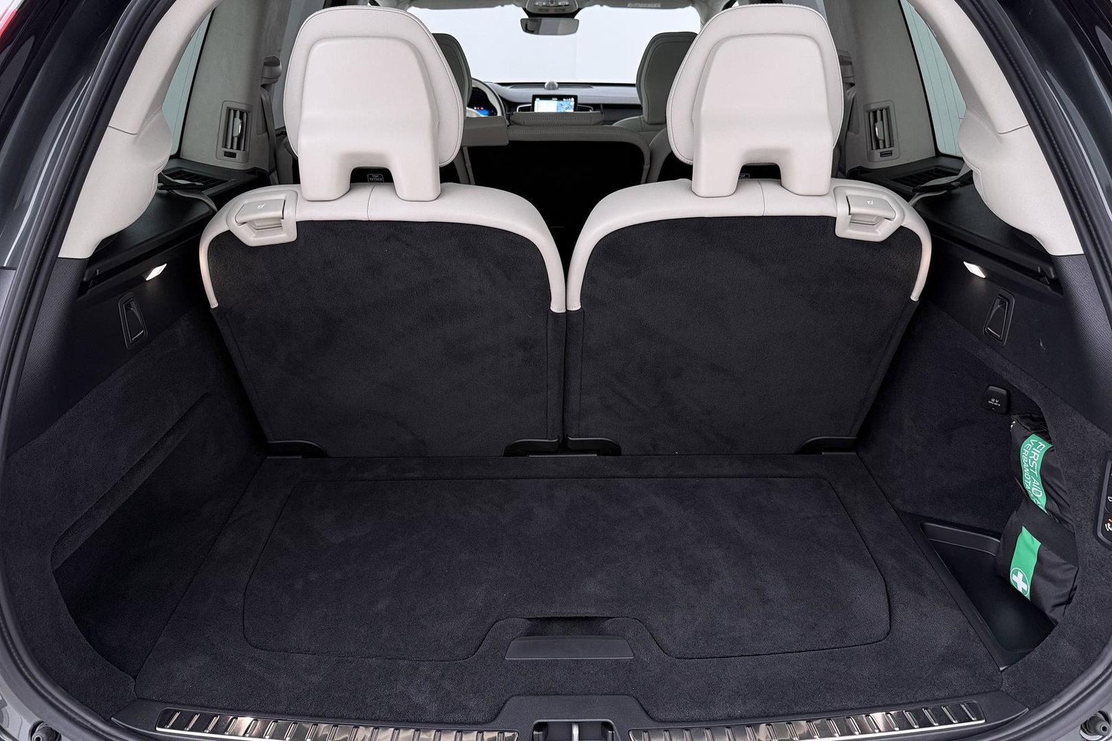Volvo XC90 T8 Ultra Dark | HEICO | Luchtvering | Stoelventilatie | Panoramadak | 22 inch