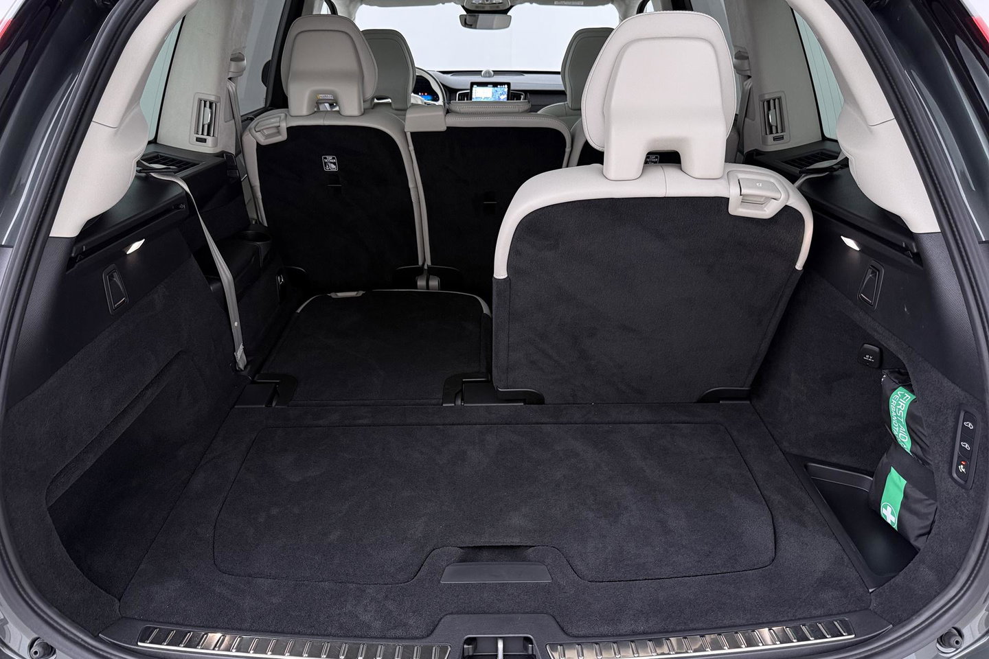 Volvo XC90 T8 Ultra Dark | HEICO | Luchtvering | Stoelventilatie | Panoramadak | 22 inch