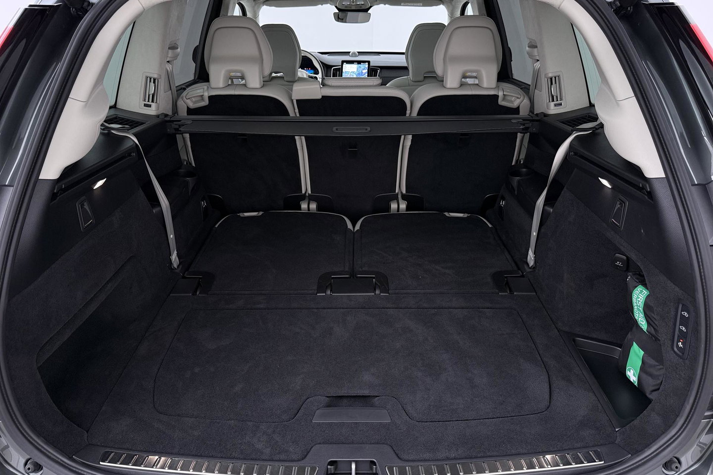 Volvo XC90 T8 Ultra Dark | HEICO | Luchtvering | Stoelventilatie | Panoramadak | 22 inch