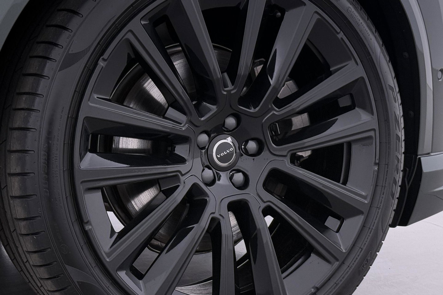 Volvo XC90 T8 Ultra Dark | HEICO | Luchtvering | Stoelventilatie | Panoramadak | 22 inch