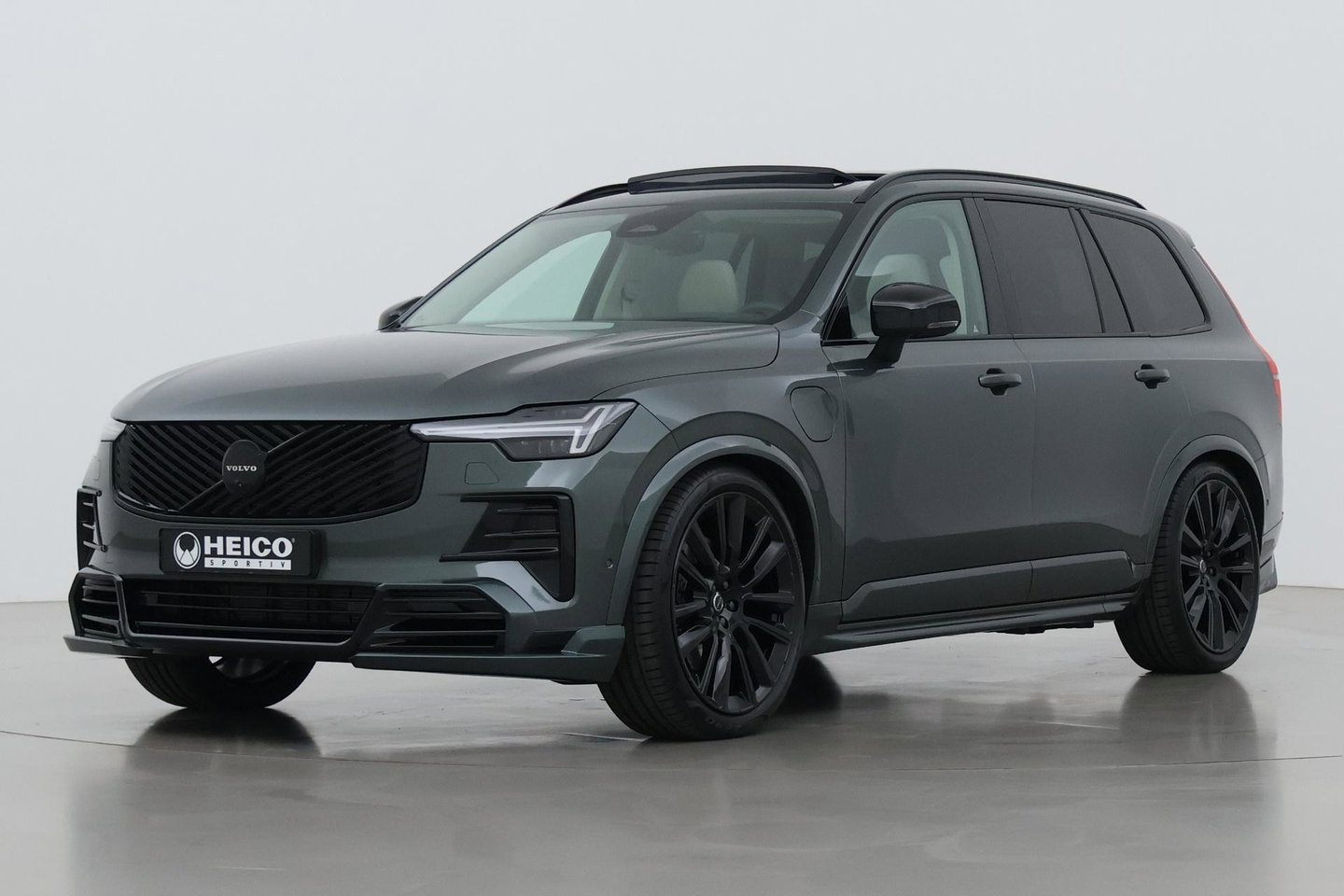 Volvo XC90 T8 Ultra Dark | HEICO | Luchtvering | Stoelventilatie | Panoramadak | 22 inch