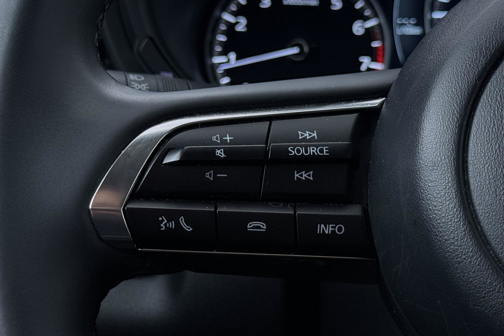 Mazda CX-30 2.5 e-SkyActiv-G M Hybrid Homura | Stoelverwarming | Head-Up | Camera | Keyless | Dodehoek | 18 Inch