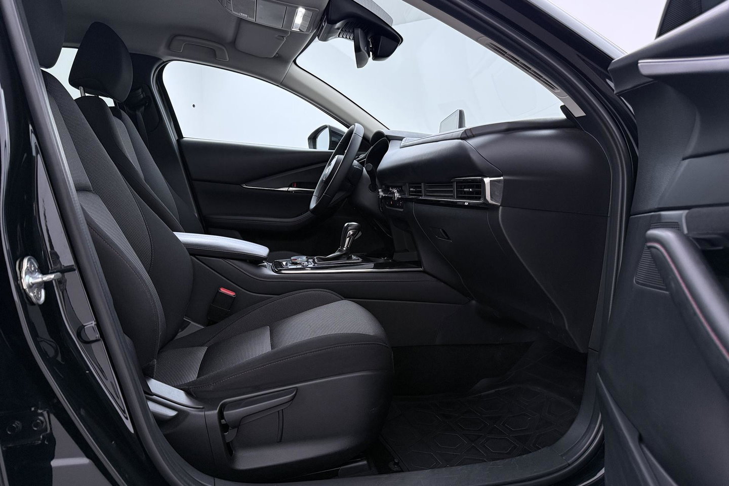 Mazda CX-30 2.5 e-SkyActiv-G M Hybrid Homura | Stoelverwarming | Head-Up | Camera | Keyless | Dodehoek | 18 Inch