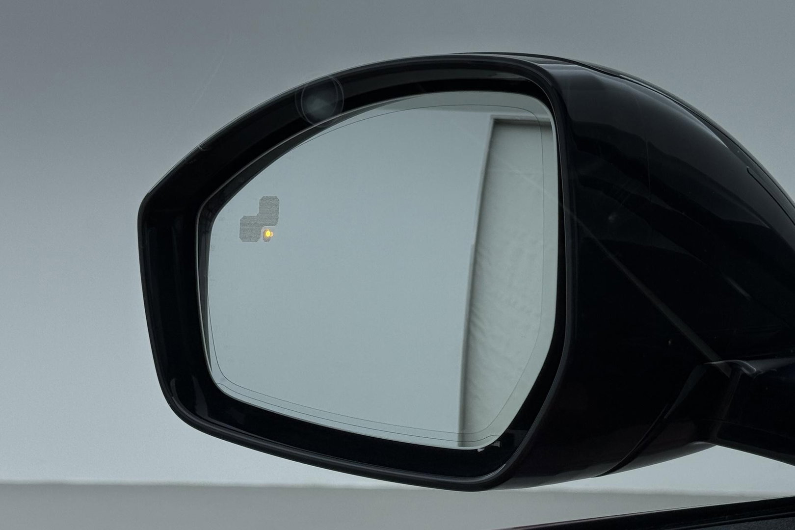 Land Rover Range Rover Evoque P300e R-Dynamic SE | ACC | Meridian | BLIS | Black Pack | Stoel+Stuurverwarming | Privacy Glass | Camera | 20 Inch