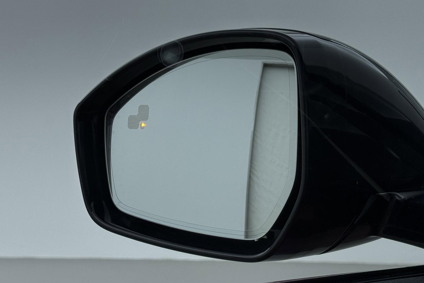 Land Rover Range Rover Evoque P300e R-Dynamic SE | ACC | Meridian | BLIS | Black Pack | Stoel+Stuurverwarming | Privacy Glass | Camera | 20 Inch