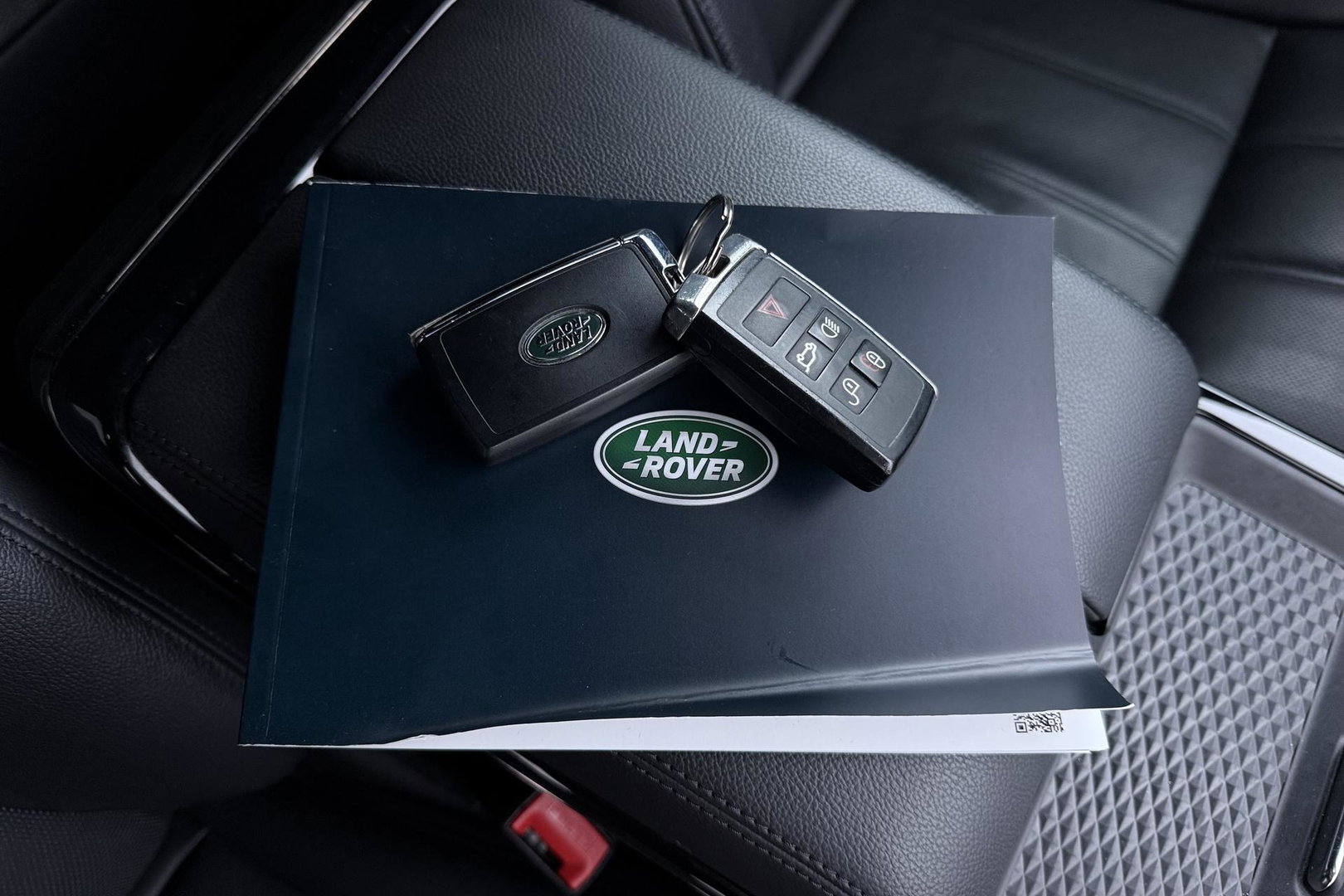 Land Rover Range Rover Evoque P300e R-Dynamic SE | ACC | Meridian | BLIS | Black Pack | Stoel+Stuurverwarming | Privacy Glass | Camera | 20 Inch