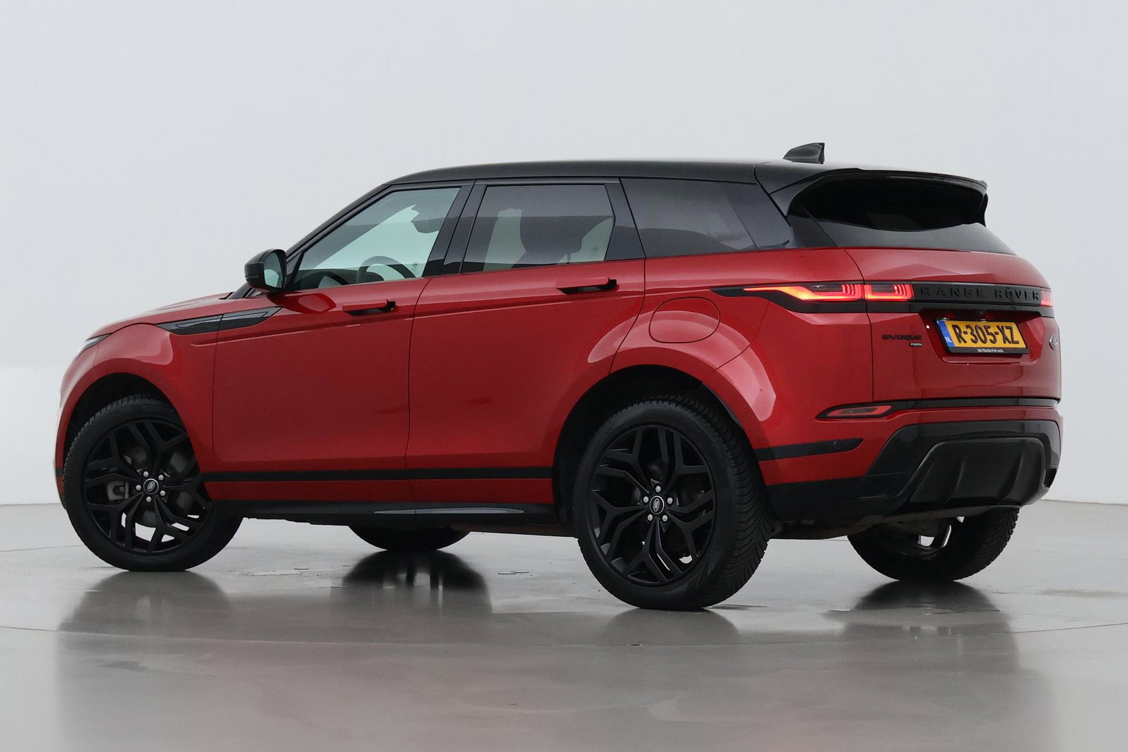 Land Rover Range Rover Evoque P300e R-Dynamic SE | ACC | Meridian | BLIS | Black Pack | Stoel+Stuurverwarming | Privacy Glass | Camera | 20 Inch