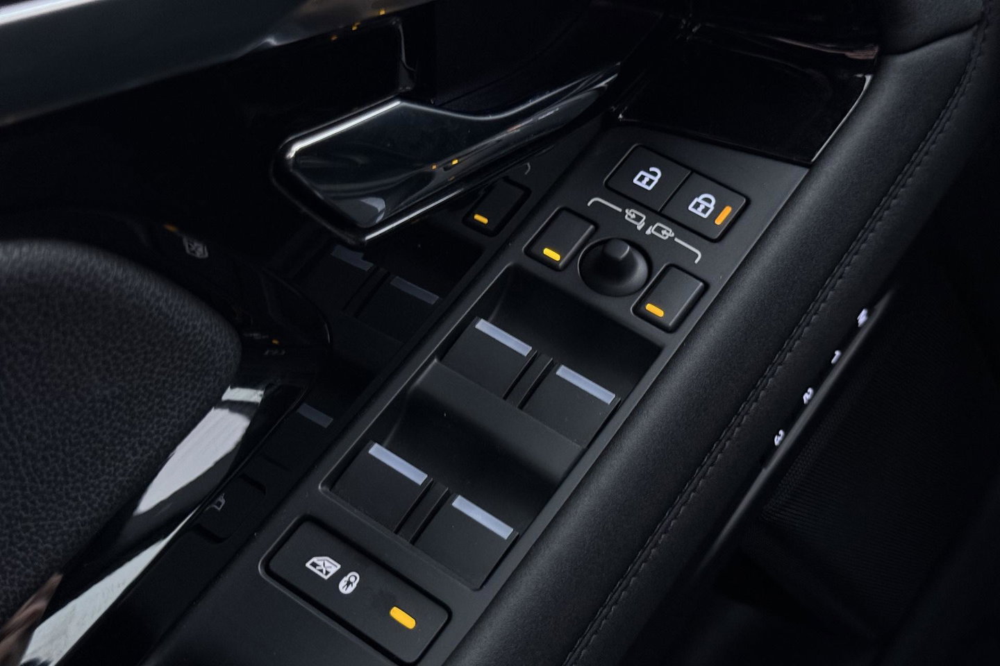 Land Rover Range Rover Evoque P300e R-Dynamic SE | ACC | Meridian | BLIS | Black Pack | Stoel+Stuurverwarming | Privacy Glass | Camera | 20 Inch