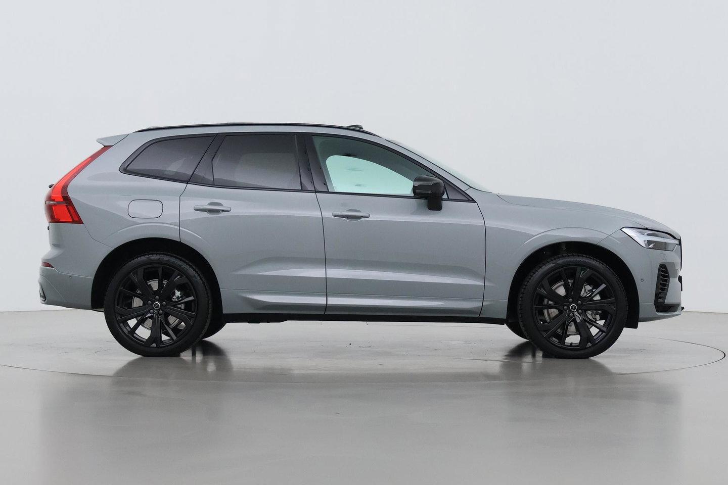 Volvo XC60 T8 Plus Black Edition | Harman/Kardon | Pilot Assist | Panoramadak | 360° Camera | Head-Up | Stoel+Stuurverwarming | 21 Inch