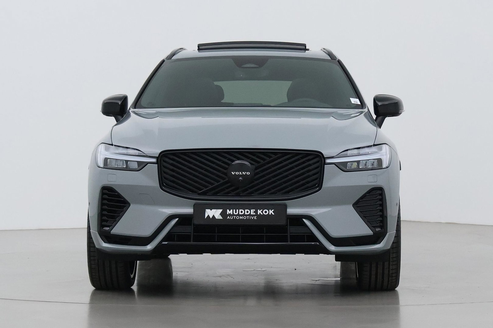 Volvo XC60 T8 Plus Black Edition | Harman/Kardon | Pilot Assist | Panoramadak | 360° Camera | Head-Up | Stoel+Stuurverwarming | 21 Inch