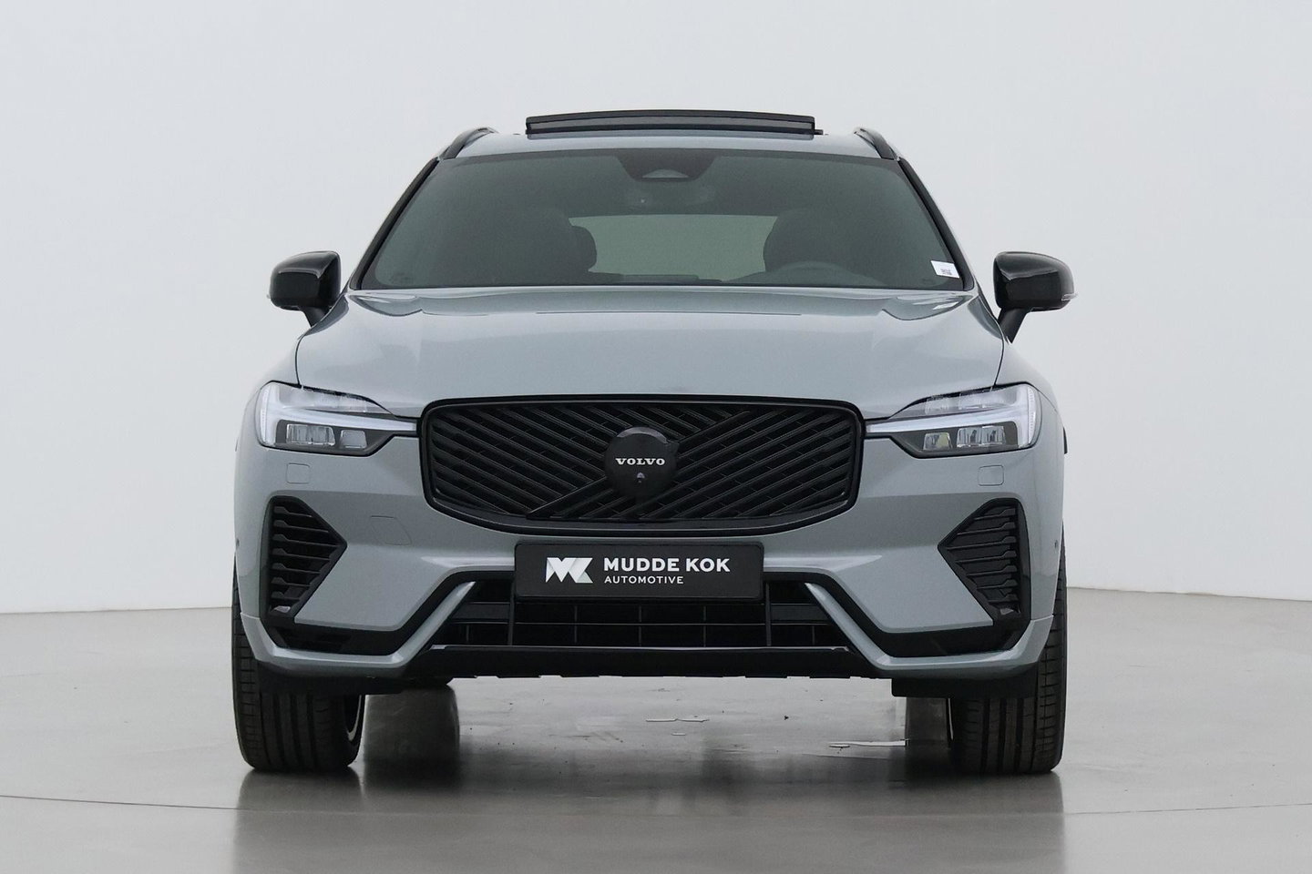 Volvo XC60 T8 Plus Black Edition | Harman/Kardon | Pilot Assist | Panoramadak | 360° Camera | Head-Up | Stoel+Stuurverwarming | 21 Inch