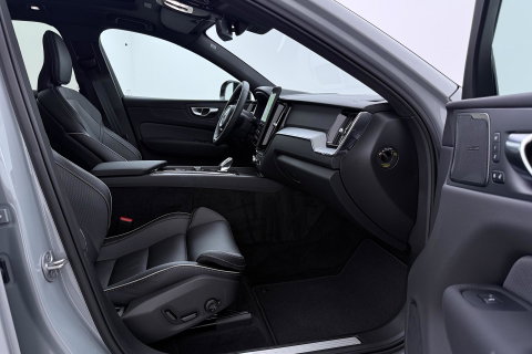 Volvo XC60 T8 Plus Black Edition | Harman/Kardon | Pilot Assist | Panoramadak | 360° Camera | Head-Up | Stoel+Stuurverwarming | 21 Inch
