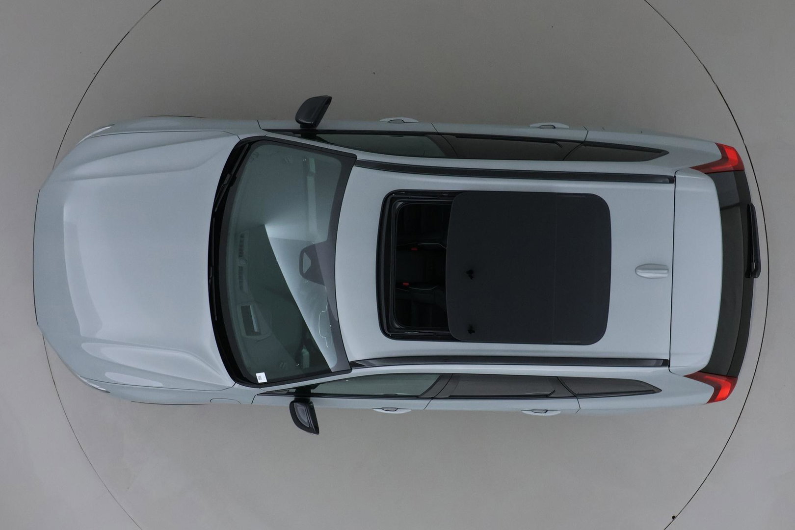 Volvo XC60 T8 Plus Black Edition | Harman/Kardon | Pilot Assist | Panoramadak | 360° Camera | Head-Up | Stoel+Stuurverwarming | 21 Inch