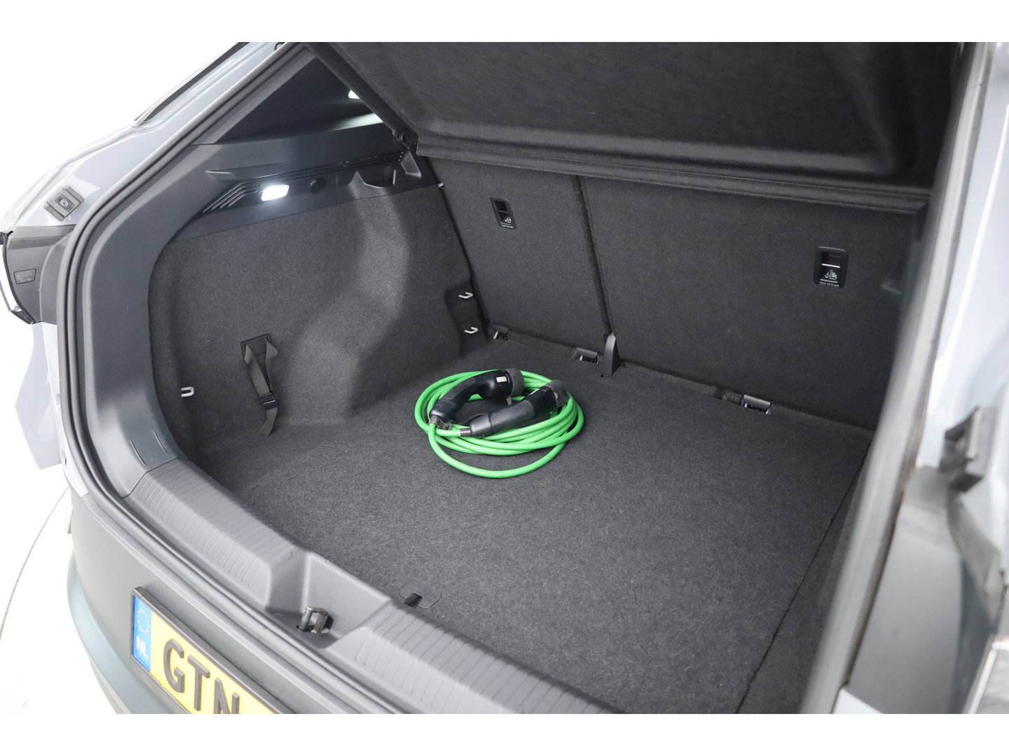 Volkswagen ID.4 Pro 77 kWh SOH 95% | RIJKLAAR!! | SOH 95% | Adapt. Cruise | CarPlay | Stoelverw. | Navi | Camera | PDC V+A