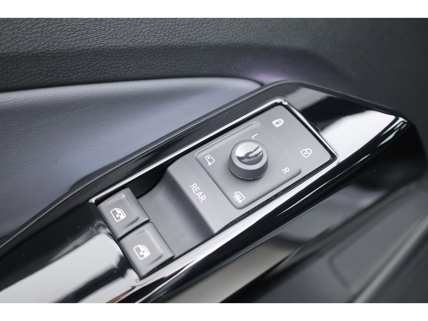 Volkswagen ID.4 Pro 77 kWh SOH 95% | RIJKLAAR!! | SOH 95% | Adapt. Cruise | CarPlay | Stoelverw. | Navi | Camera | PDC V+A